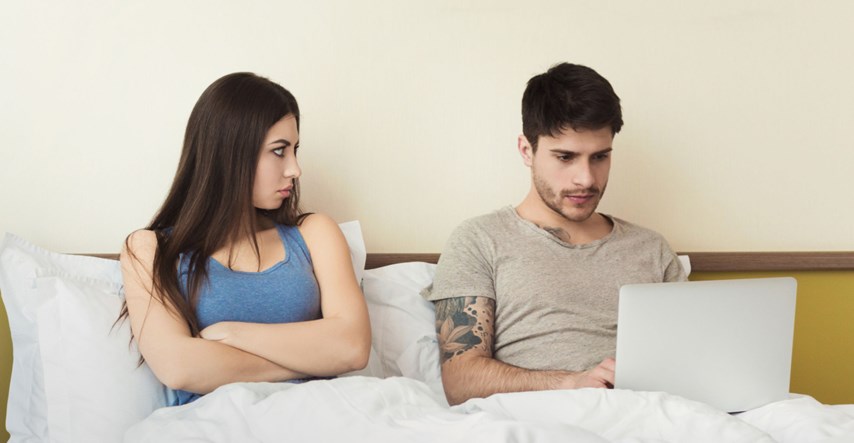 Ako vaš partner gleda pornografiju, imate veći rizik od poremećaja u prehrani